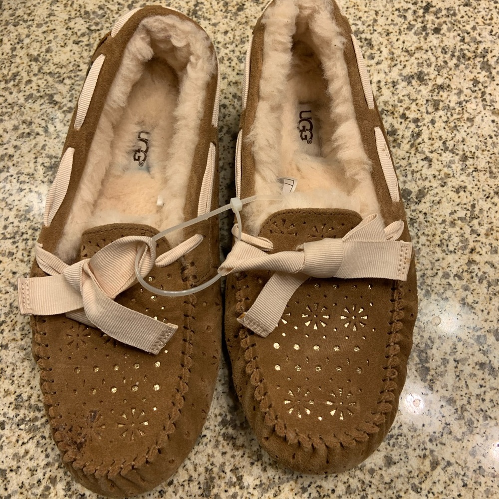 Ugg slippers new never wore size 8